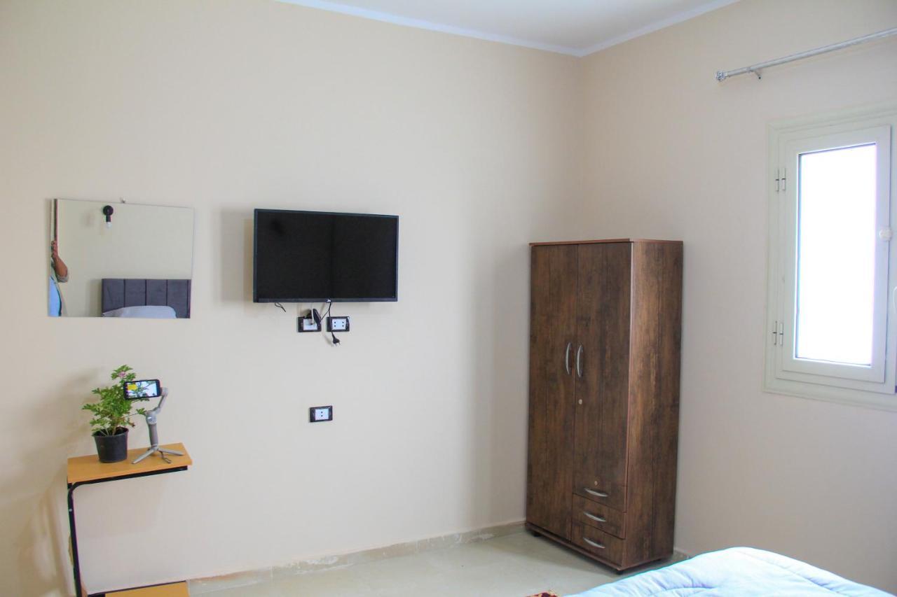 Pyramids Road Guest House Cozy Rooms And Rooftop Breakfast With The Pyramids View Nazlet el-Sîsi Exterior foto