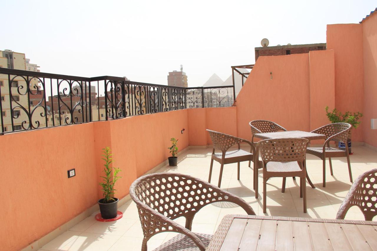 Pyramids Road Guest House Cozy Rooms And Rooftop Breakfast With The Pyramids View Nazlet el-Sîsi Exterior foto
