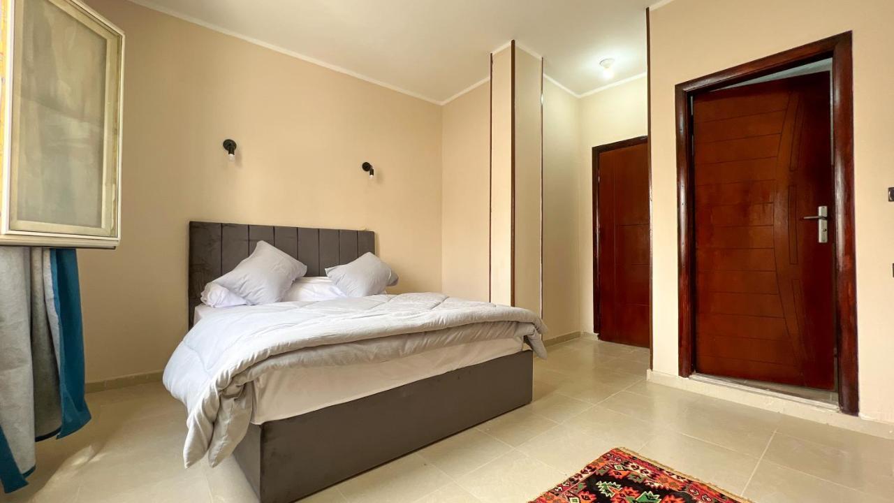 Pyramids Road Guest House Cozy Rooms And Rooftop Breakfast With The Pyramids View Nazlet el-Sîsi Exterior foto