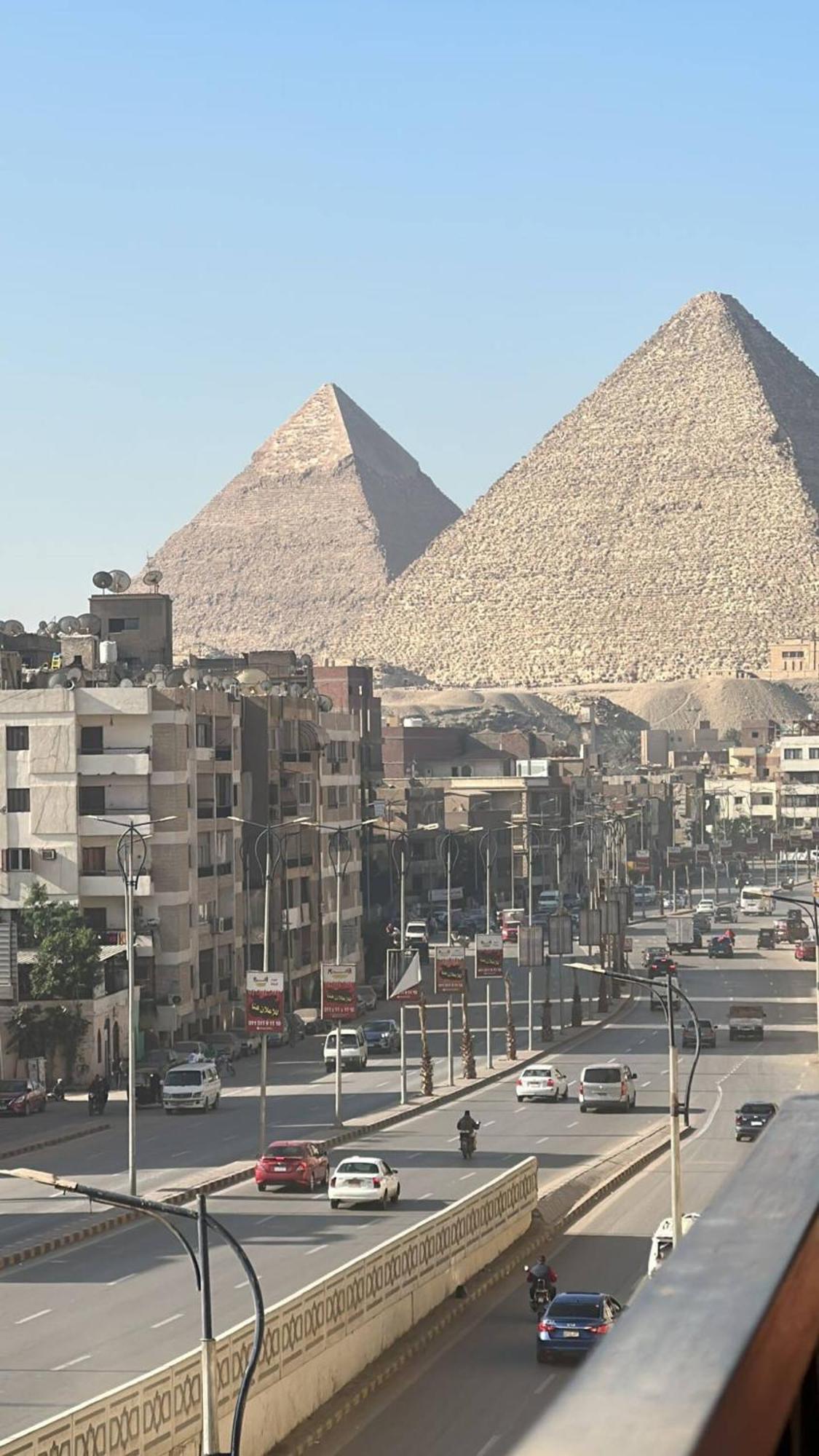 Pyramids Road Guest House Cozy Rooms And Rooftop Breakfast With The Pyramids View Nazlet el-Sîsi Exterior foto