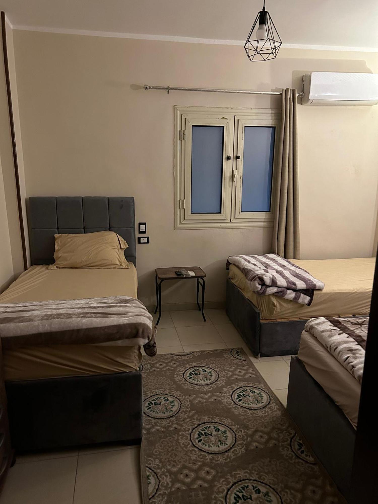 Pyramids Road Guest House Cozy Rooms And Rooftop Breakfast With The Pyramids View Nazlet el-Sîsi Exterior foto