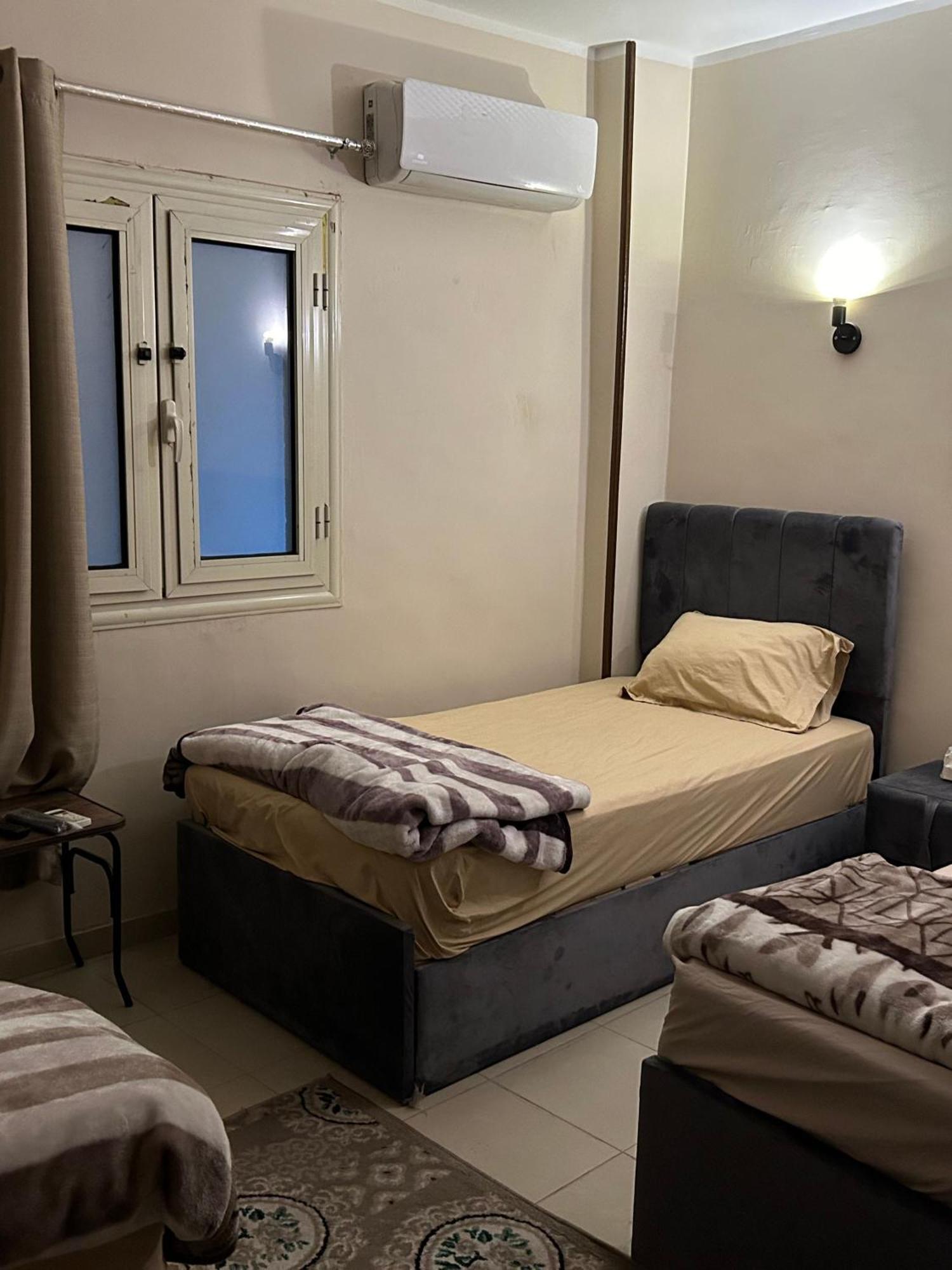 Pyramids Road Guest House Cozy Rooms And Rooftop Breakfast With The Pyramids View Nazlet el-Sîsi Exterior foto